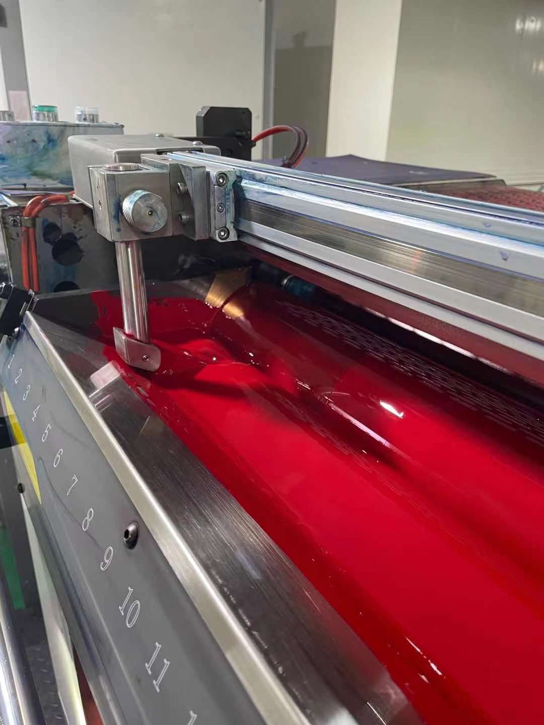 Automatikus tinta keverő eszköz fém nyomda